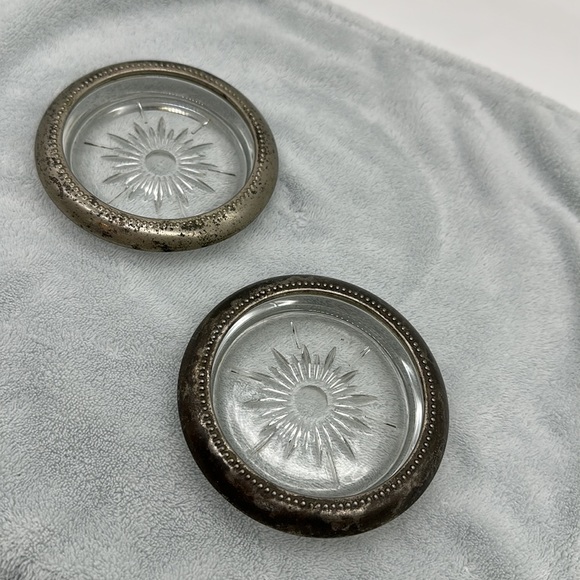 WeS. Blackinton Antique U.S. Silver-Plated Set of Two (2) 4”-Coasters - Picture 2 of 7